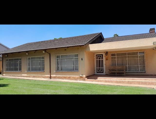 4 BEDROOM HOUSE FOR SALE IN KEMPTON PARK CENTRAL